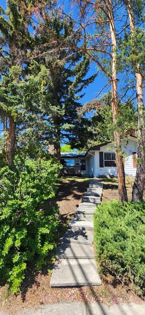 Calgary, AB T3A 0T7,5007 Vallance CRES NW