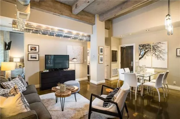 Toronto E01, ON M4M 2S3,201 Carlaw AVE #120