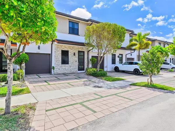15591 NW 91st Ct, Miami Lakes, FL 33018
