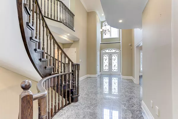 Richmond Hill, ON L4B 3X3,11 Hillsborough CT