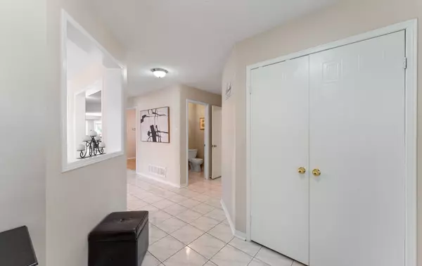 Mississauga, ON L5R 3V1,382 Harrowsmith DR