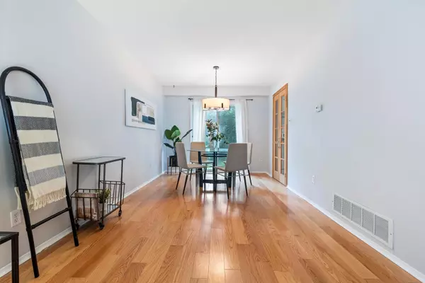 Mississauga, ON L5N 3E3,6441 Colebrook CRES
