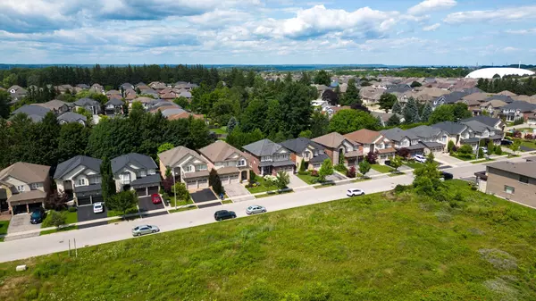 36 Secinaro AVE, Hamilton, ON L9G 0C6