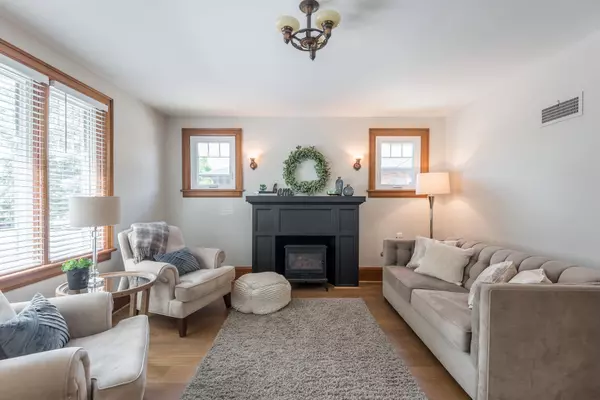 Kawartha Lakes, ON K0M 1N0,14 Bond ST W