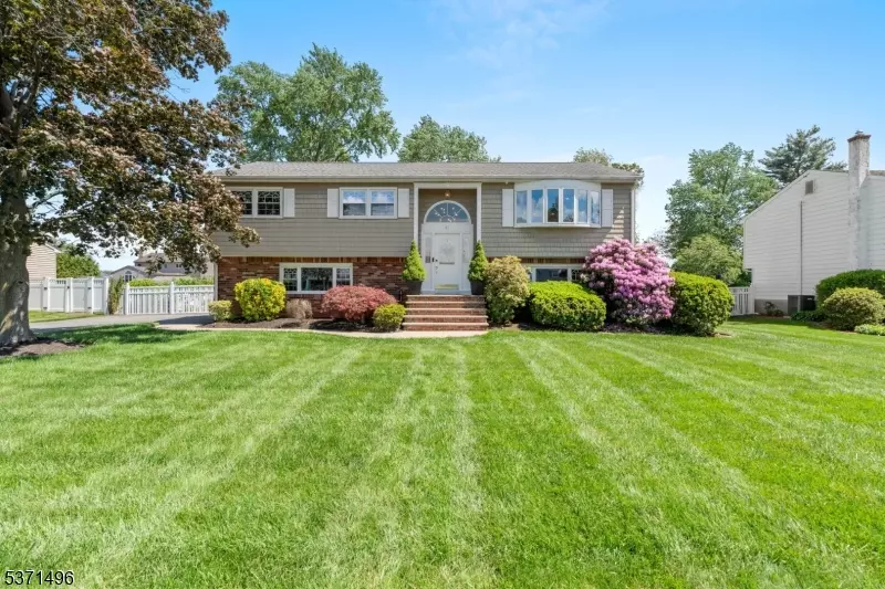 43 Donna Dr, Fairfield Twp., NJ 07004