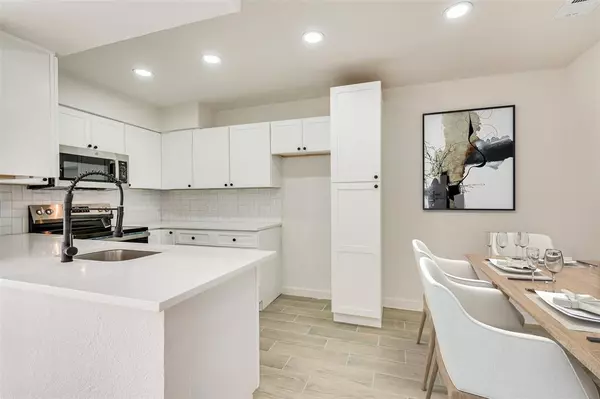 Grand Prairie, TX 75052,22 W Mountain Lane #42