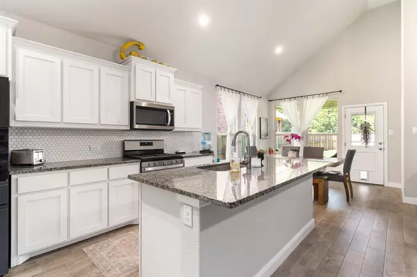 5617 Round Hill Road, Denton, TX 76210