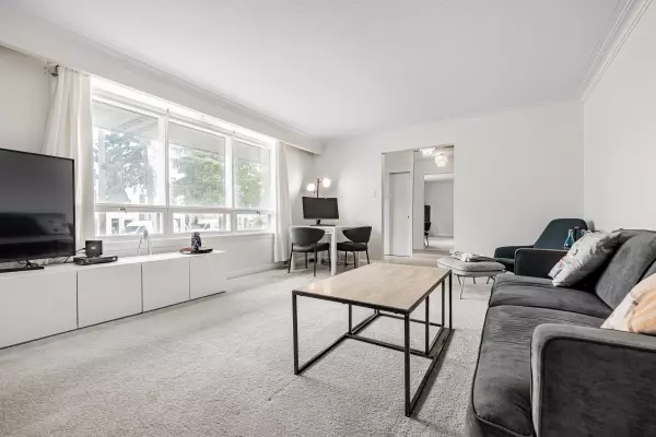 11 Greenbriar RD #MAIN, Toronto C15, ON M2K 1H4
