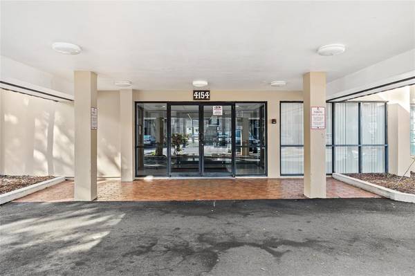 4154 Inverrary Dr #403, Lauderhill, FL 33319