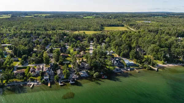 Oro-medonte, ON L0L 2E0,47 Lakeshore RD W