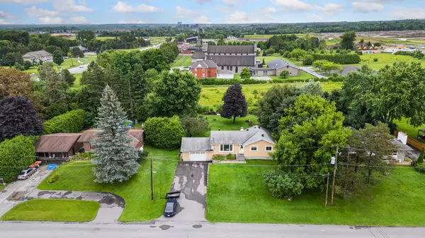 5 Murphy CT, Kanata, ON K2W 1B7