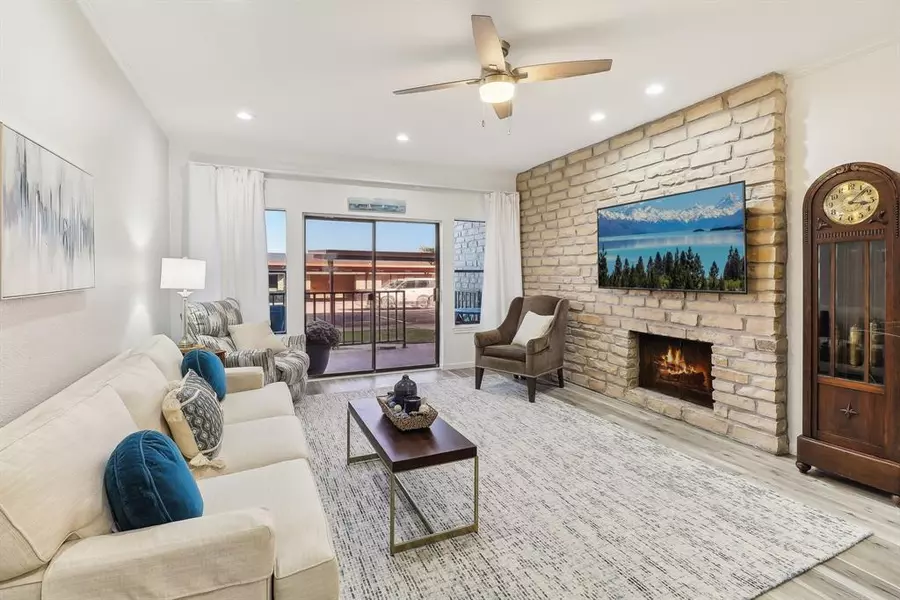 401 E Pearl Street #1103, Granbury, TX 76048