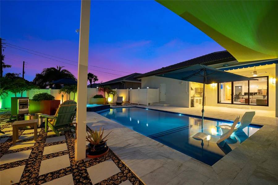 238 SE 2nd Ter, Dania Beach, FL 33004