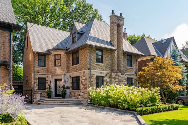 23 Douglas DR, Toronto C09, ON M4W 2B2