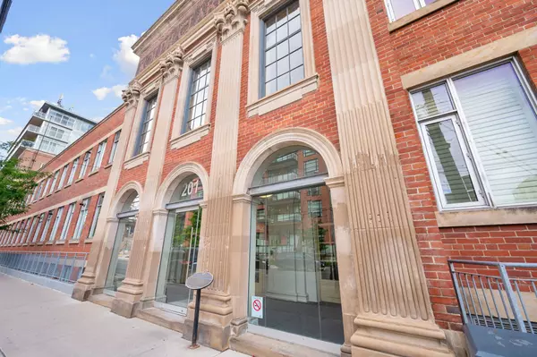 Toronto E01, ON M4M 2S3,201 Carlaw AVE #608