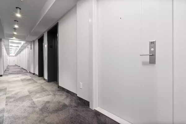 Oshawa, ON L1L 0R5,2550 Simcoe ST N #212