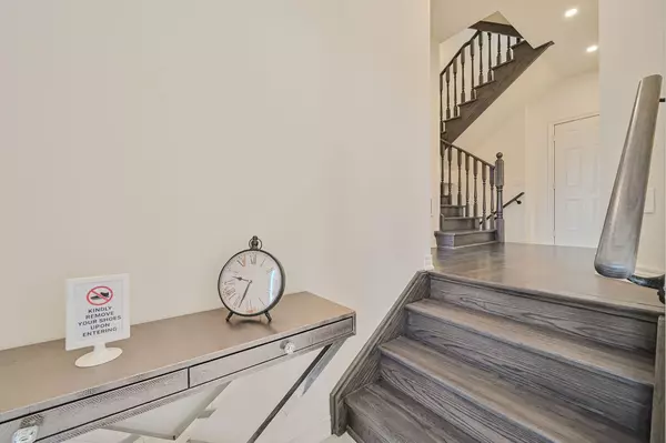 Oakville, ON L6H 3P4,469 Dundas ST E