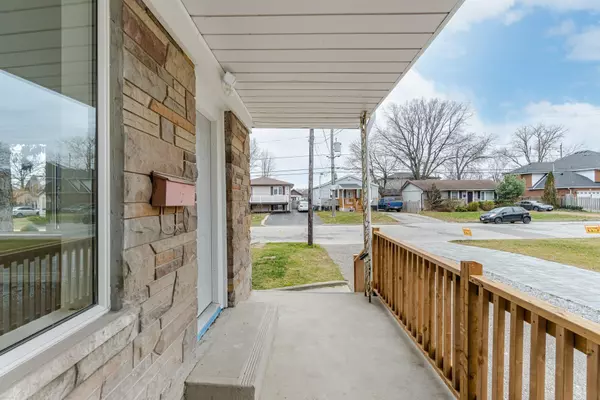 Hamilton, ON L8E 2Y6,9 Frances AVE