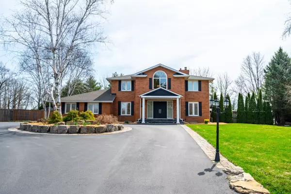 24 JOHN MARTIN CRES, Hamilton, ON L8B 0Z9