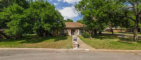 9917 Sandalwood Drive, Woodway, TX 76712