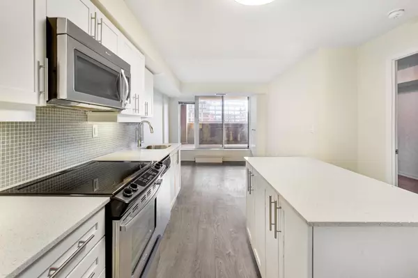 Toronto C01, ON M6K 3R8,125 Western Battery RD #209