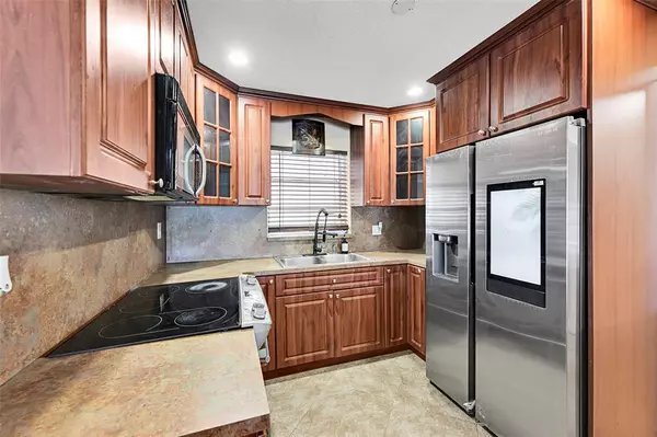 1390 NE 39th St, Pompano Beach, FL 33064