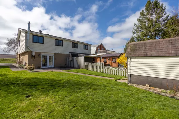 Hanover, ON N4N 3J4,704 11th ST E