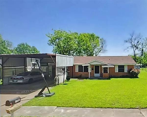 Mexia, TX 76667,718 Contour Drive