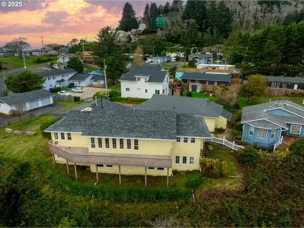 60 SE COOK AVE, Depoe Bay, OR 97341