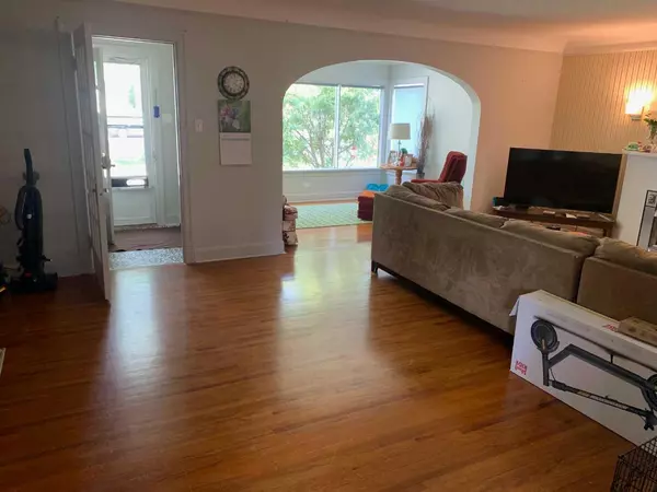 Lethbridge, AB T1J 0R2,1266 4 AVE S
