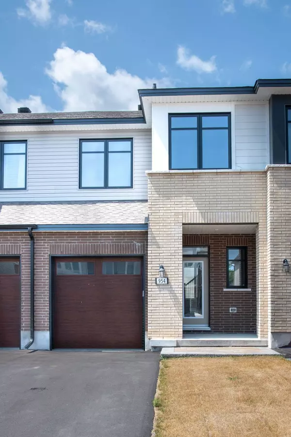 954 Stonewalk DR, Kingston, ON K7P 0V6
