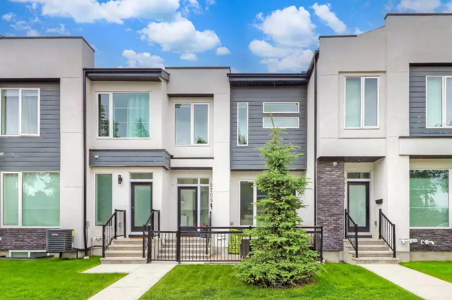 2709 28 AVE SW, Calgary, AB T3E 0R7