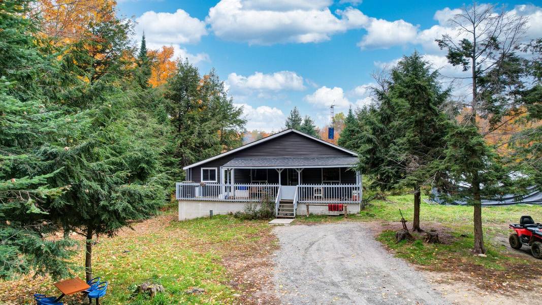 246 Hickey TRL, Hastings Highlands, ON K0L 1C0