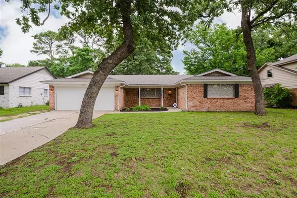 3605 Falcon Drive, Forest Hill, TX 76119