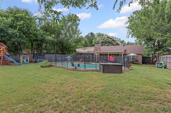 6737 Oliver Drive, North Richland Hills, TX 76180