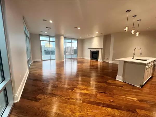 Dallas, TX 75231,8066 Park Lane #601
