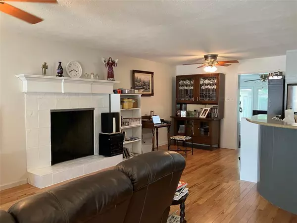 Arlington, TX 76012,1917 Dogwood Drive
