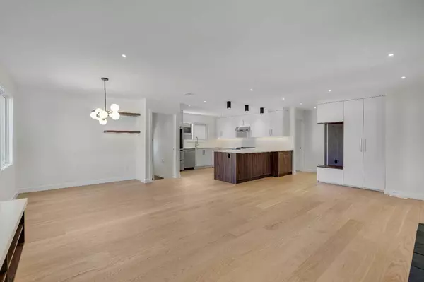 Calgary, AB T2W 2C9,10704 Oakfield DR SW