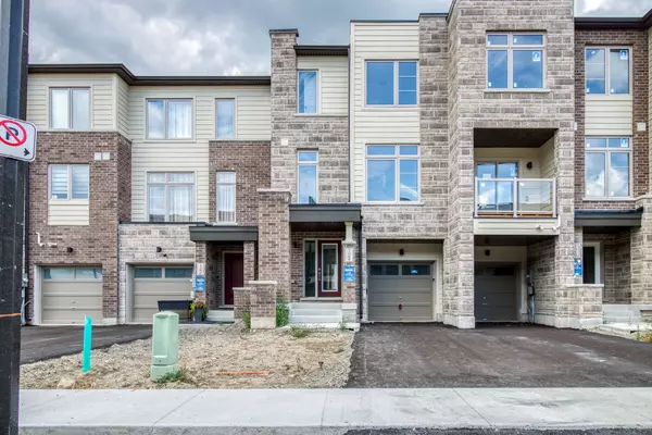 124 Solstice CIR, Newmarket, ON L3X 0L7