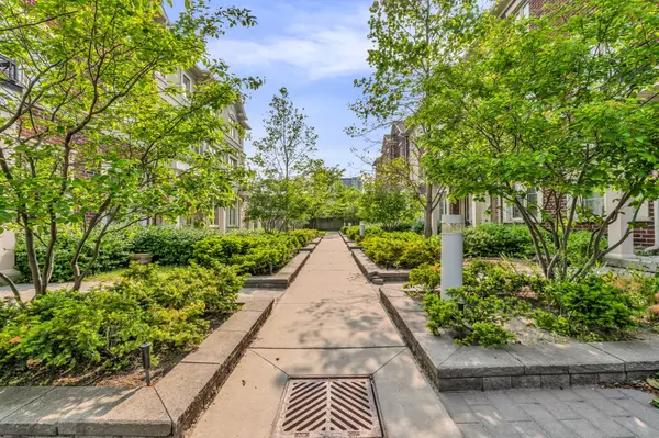 Toronto W06, ON M8W 2W6,636 Evans AVE S #53