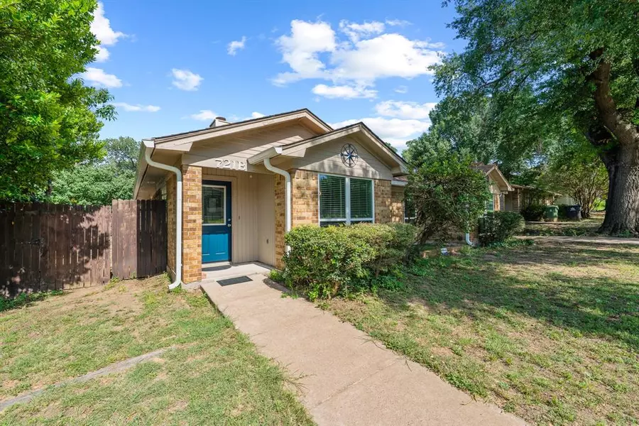 721 Oakwood Lane #B, Arlington, TX 76012
