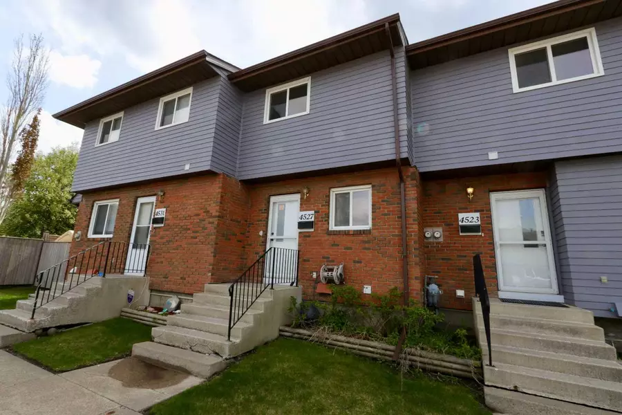 4527 47 ST, Innisfail, AB T4G 1P5