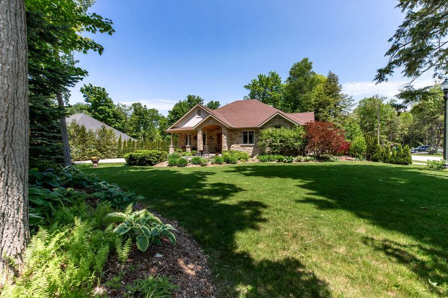 27 Carter DR, Saugeen Shores, ON N0H 2C6