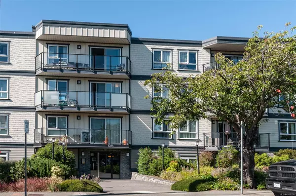 1024 Fairfield Rd #302, Victoria, BC V8V 3A5