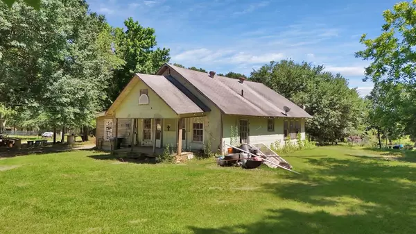 W Patterson Street, Grand Saline, TX 75140