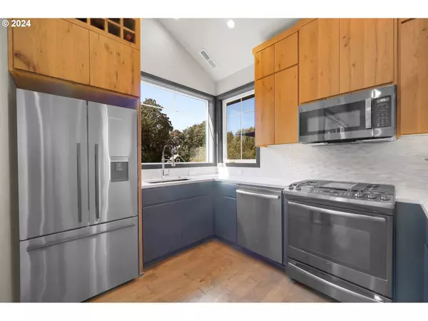 Eugene, OR 97408,1909 ELKHORN DR