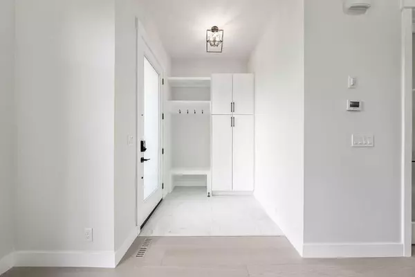Calgary, AB T2M 3Y2,2430 23 ST NW