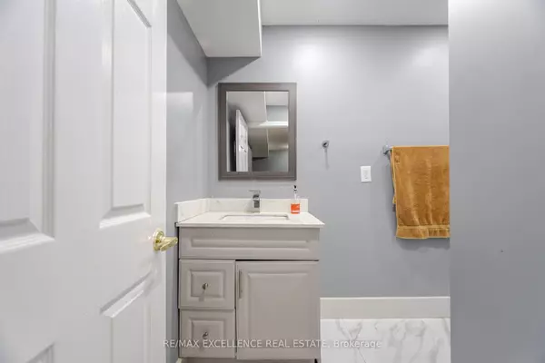 Mississauga, ON L5V 2T8,5927 Stonebriar CRES