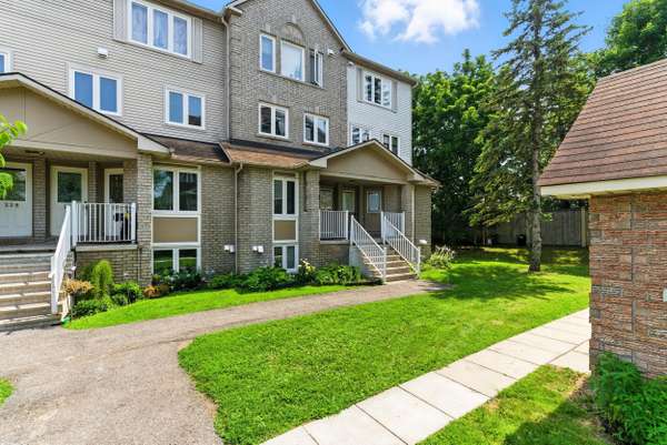 214 Briston Private, Hunt Club - South Keys And Area, ON K1G 5P9