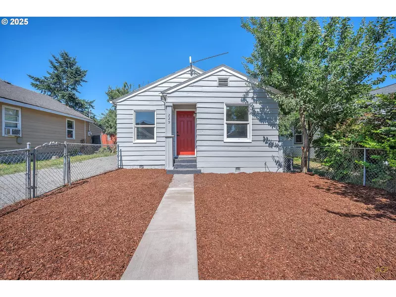 229 23RD AVE, Longview, WA 98632